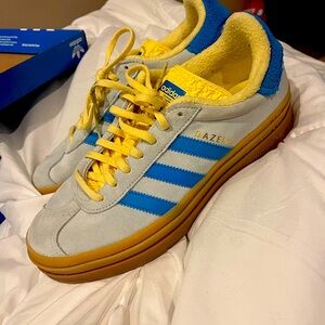 Selling size 9 blue and yellow adidas gazelle running shoes. Worn once.